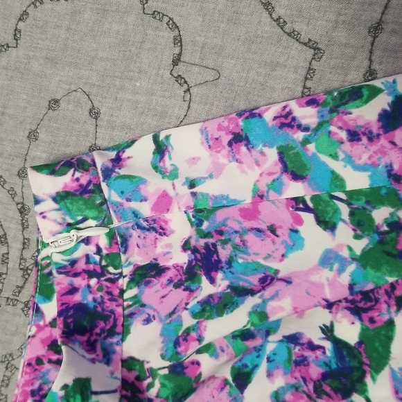 Ambar Floral Shorts - Picture 5 of 7